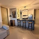 Amplio y Lujoso Apartamento - Vista al mar y Cerca al centro PISO ALTO