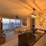 Amplio y Lujoso Apartamento - Vista al mar y Cerca al centro PISO ALTO