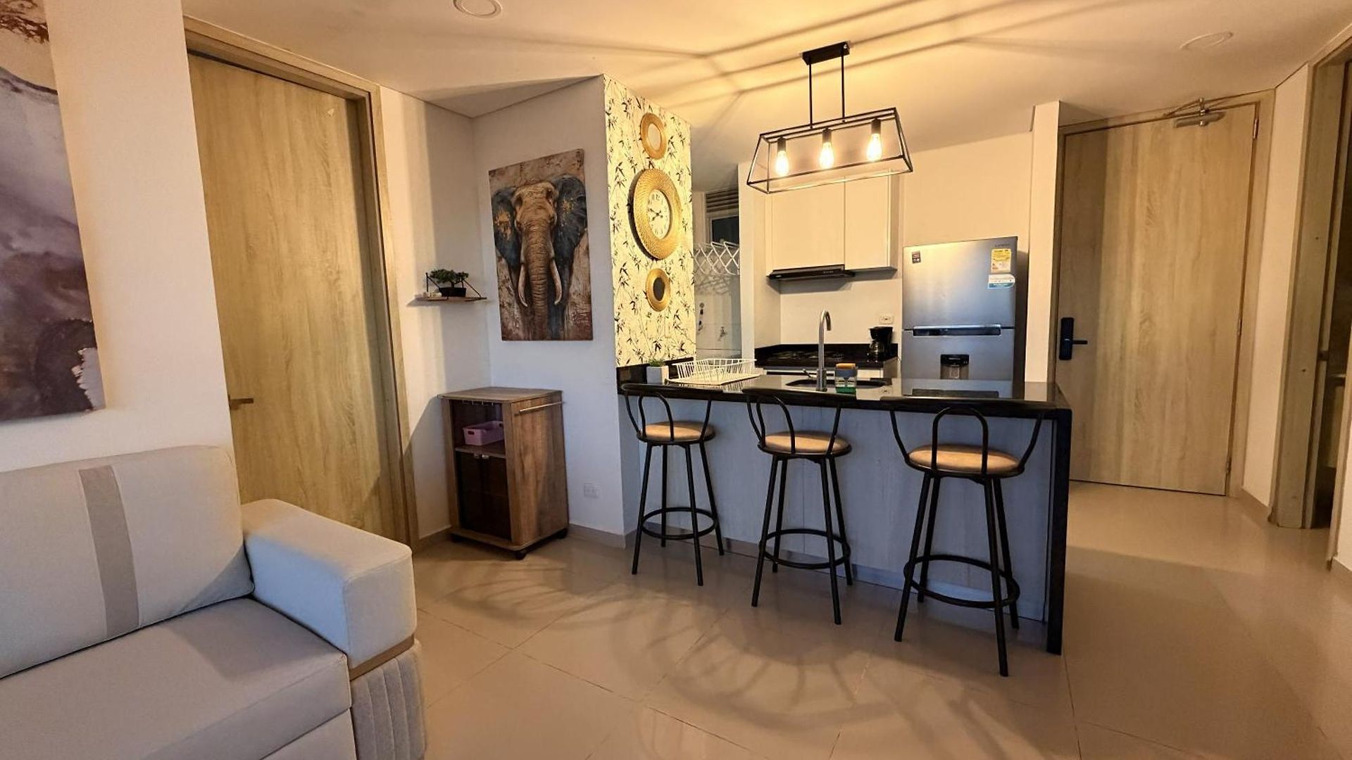 Apartamento Amplio Y Lujoso - Vista Al Mar Y Cerca Al Centro Piso Alto