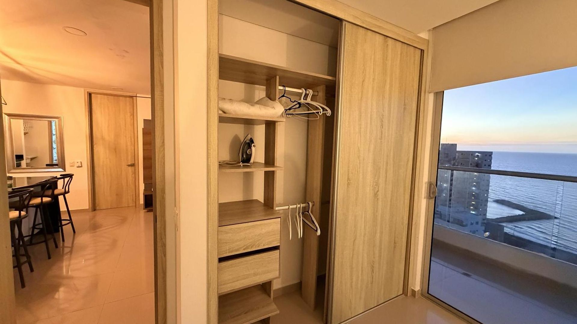 Amplio Y Lujoso - Vista Al Mar Y Cerca Al Centro Piso Alto Apartamento *