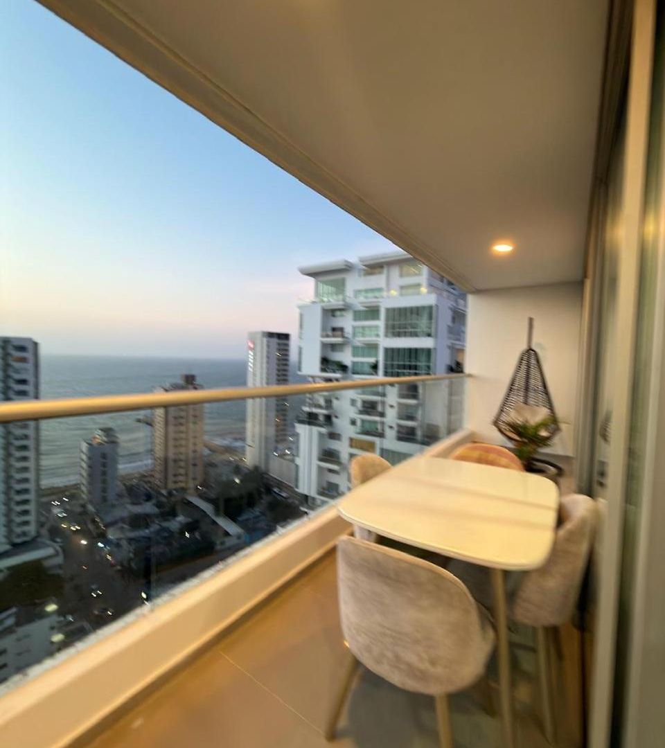 Amplio Y Lujoso - Vista Al Mar Y Cerca Al Centro Piso Alto *