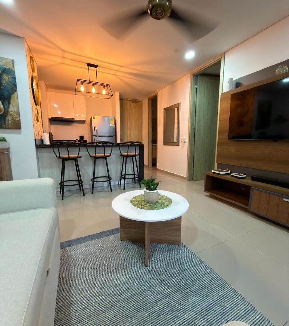 Apartamento Amplio Y Lujoso - Vista Al Mar Y Cerca Al Centro Piso Alto *