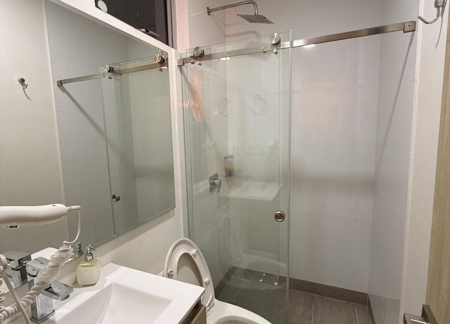 Apartamento Amplio Y Lujoso - Vista Al Mar Y Cerca Al Centro Piso Alto *