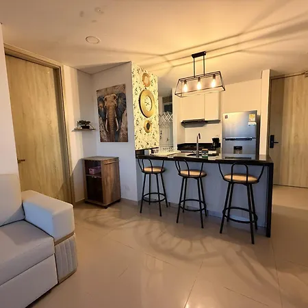Apartamento Amplio Y Lujoso - Vista Al Mar Y Cerca Al Centro Piso Alto