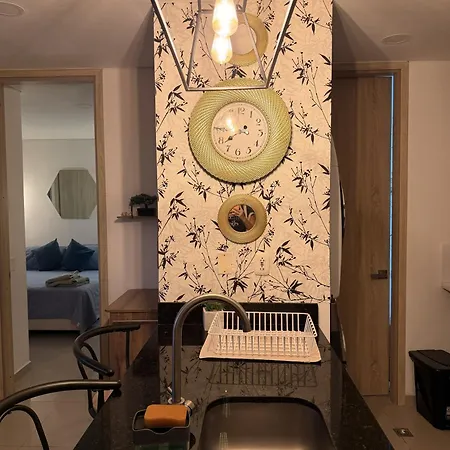 Apartamento Amplio Y Lujoso - Vista Al Mar Y Cerca Al Centro Piso Alto