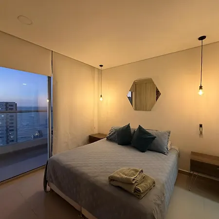 Apartamento Amplio Y Lujoso - Vista Al Mar Y Cerca Al Centro Piso Alto