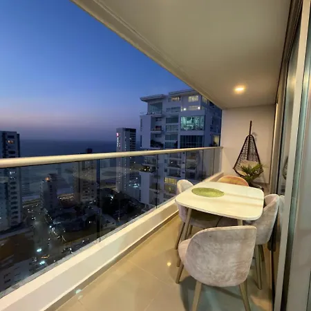 Apartamento Amplio Y Lujoso - Vista Al Mar Y Cerca Al Centro Piso Alto *