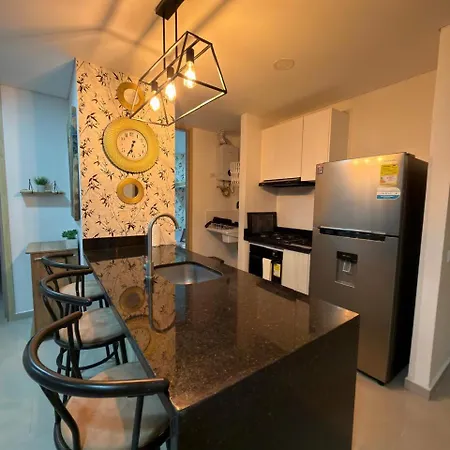 Amplio Y Lujoso - Vista Al Mar Y Cerca Al Centro Piso Alto Apartamento *